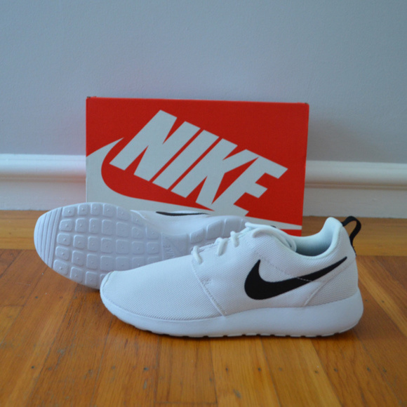 NIKE White Casual Shoes - Picture 5 of 8